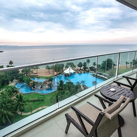 Movenpick Residences Pattaya With Ocean View Na Chom Thian Esterno foto