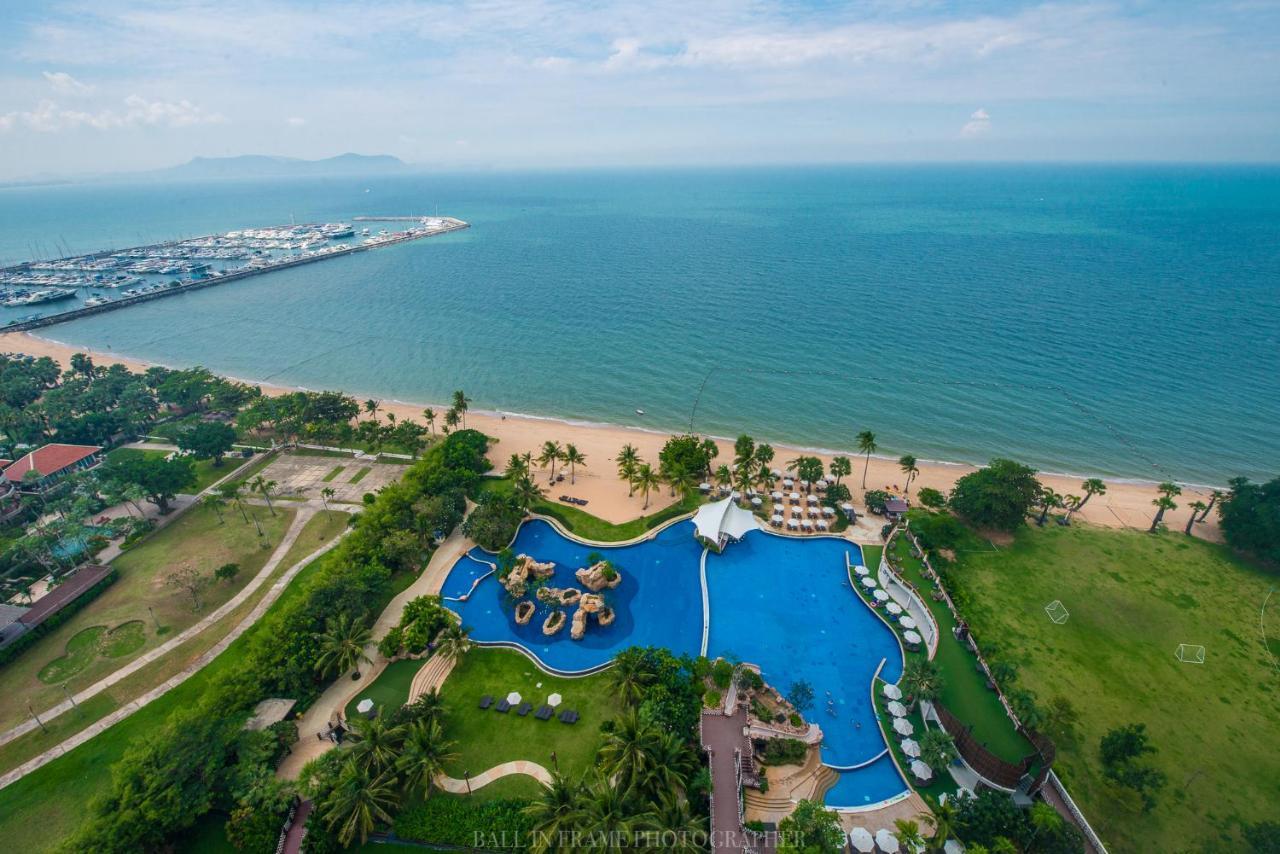 Movenpick Residences Pattaya With Ocean View Na Chom Thian Esterno foto