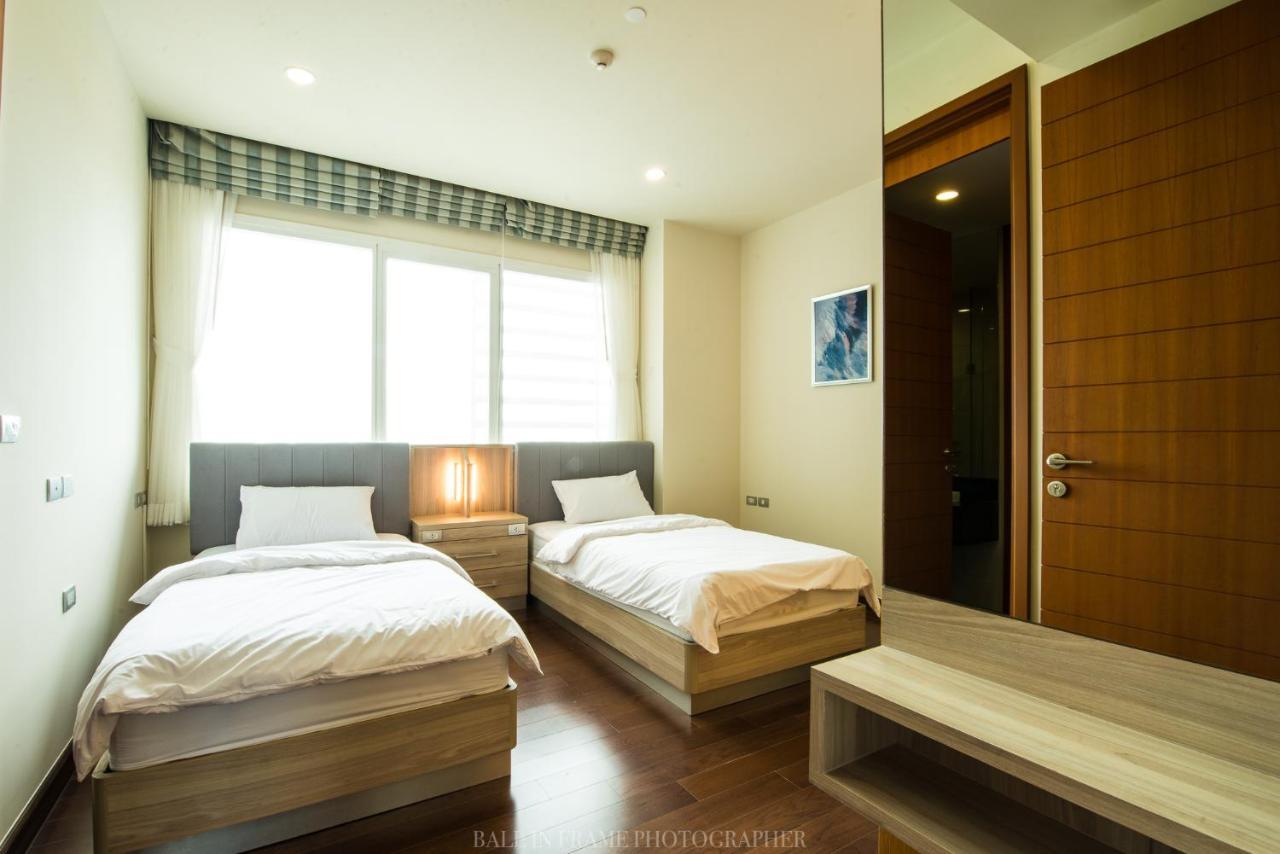 Movenpick Residences Pattaya With Ocean View Na Chom Thian Esterno foto