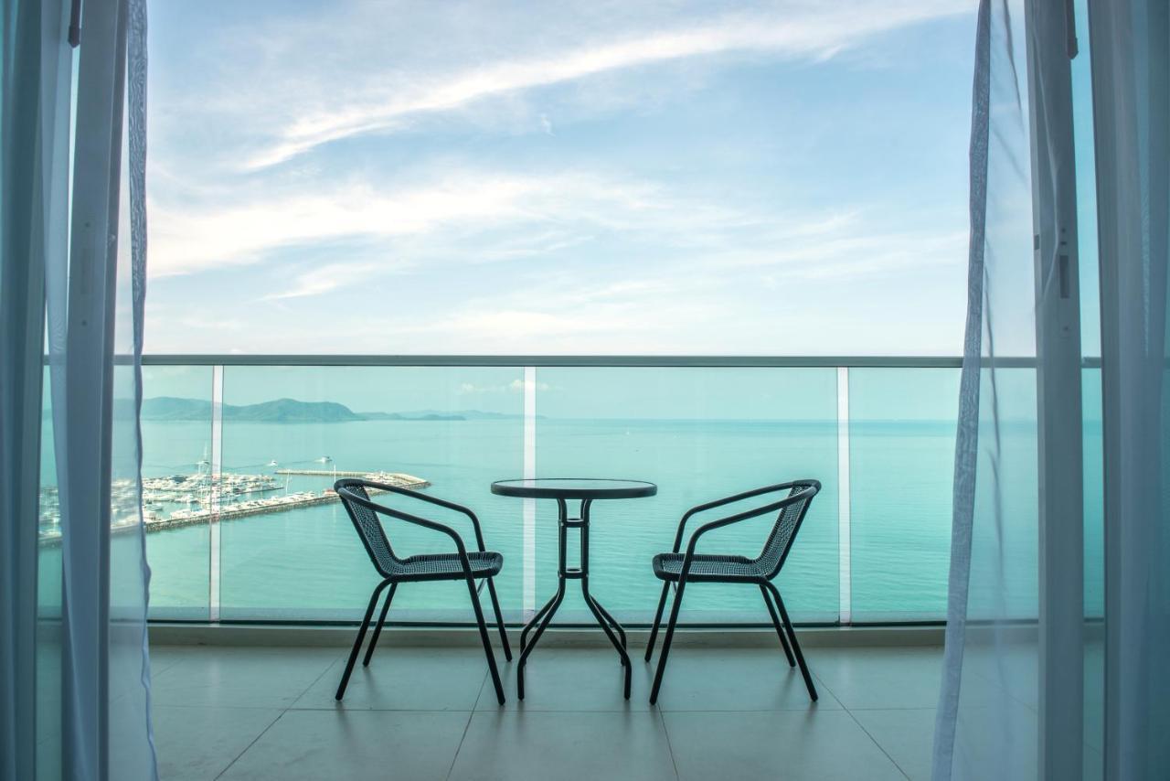 Movenpick Residences Pattaya With Ocean View Na Chom Thian Esterno foto