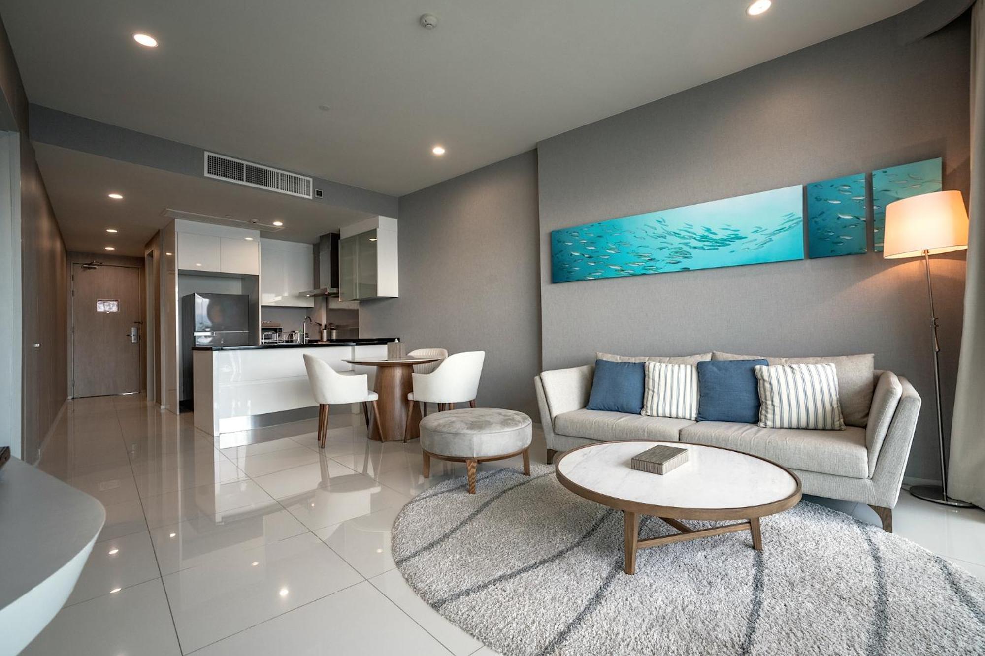 Movenpick Residences Pattaya With Ocean View Na Chom Thian Esterno foto