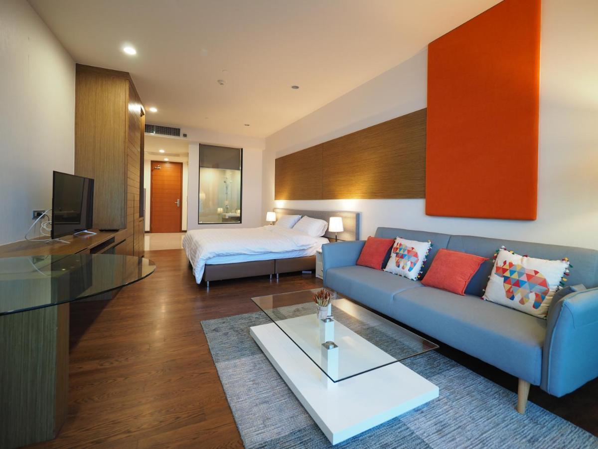 Movenpick Residences Pattaya With Ocean View Na Chom Thian Esterno foto