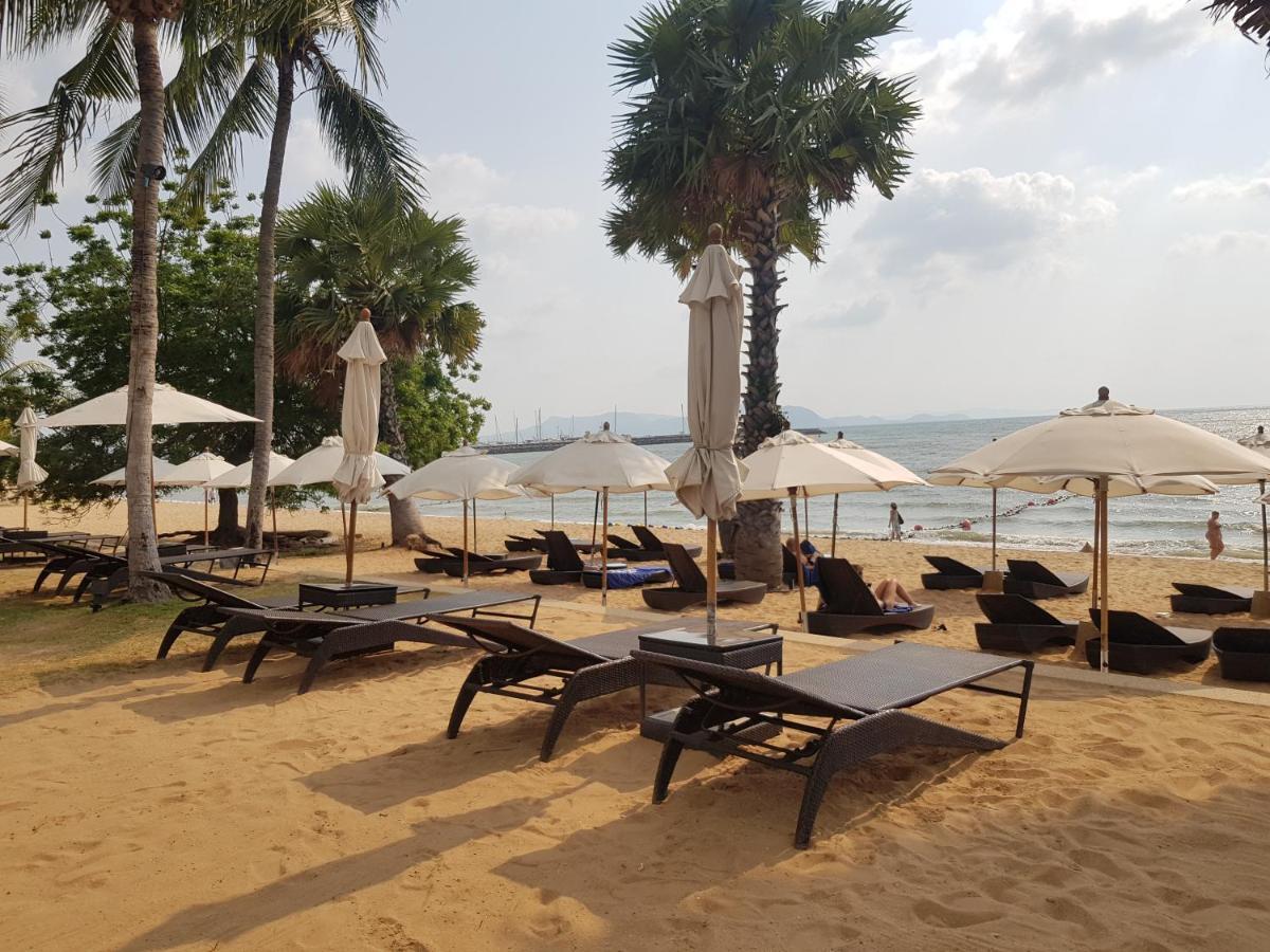 Movenpick Residences Pattaya With Ocean View Na Chom Thian Esterno foto