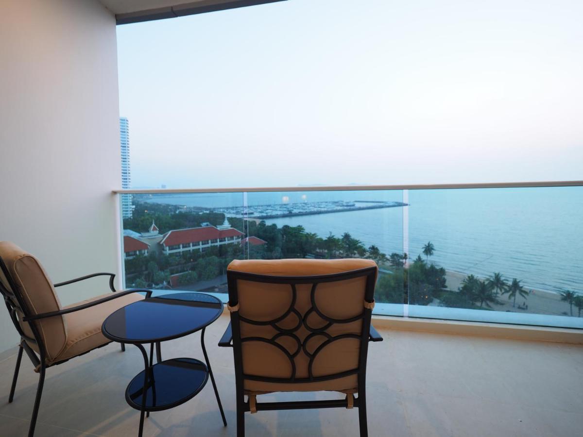 Movenpick Residences Pattaya With Ocean View Na Chom Thian Esterno foto