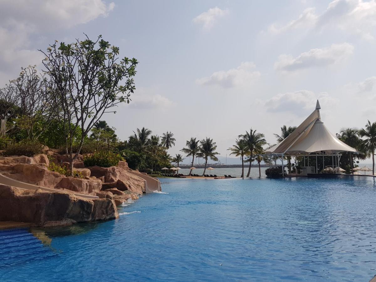 Movenpick Residences Pattaya With Ocean View Na Chom Thian Esterno foto