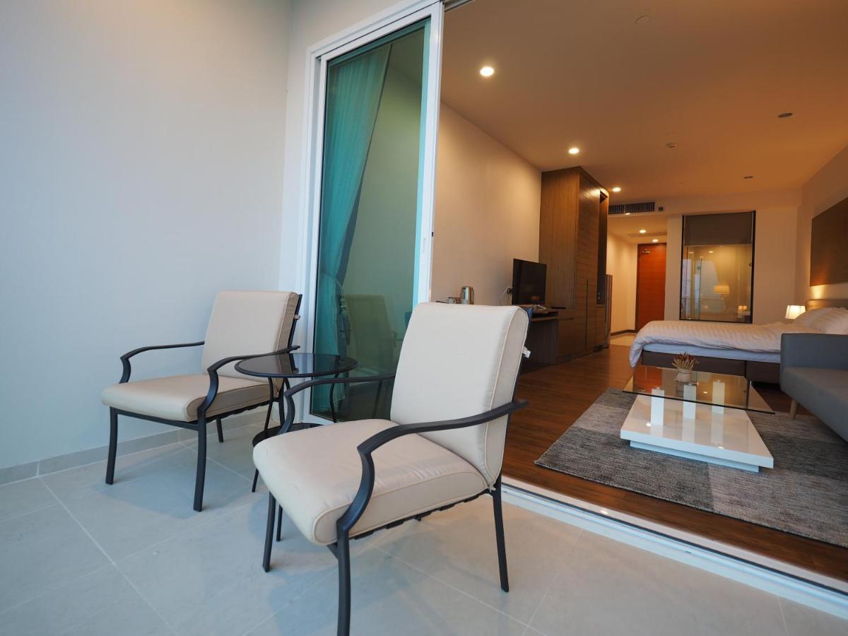 Movenpick Residences Pattaya With Ocean View Na Chom Thian Esterno foto