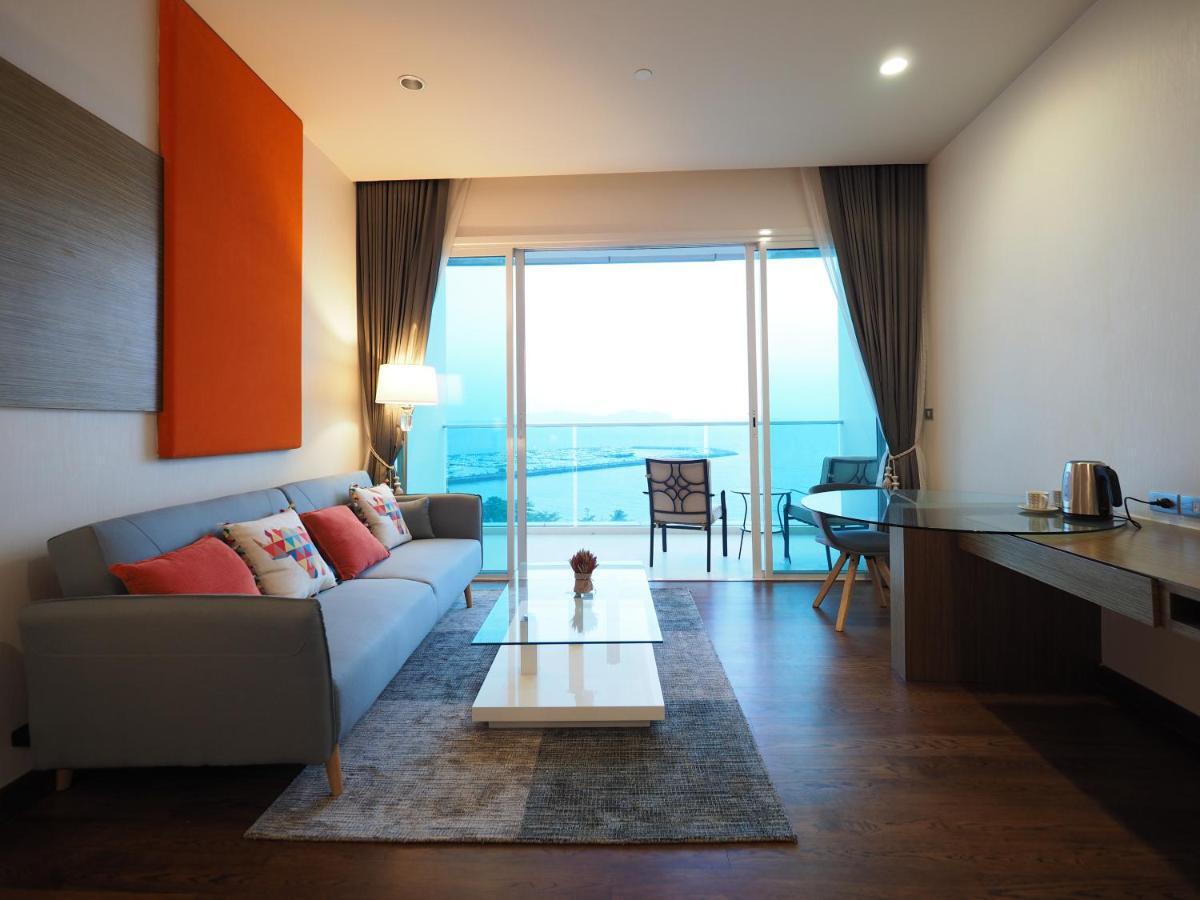 Movenpick Residences Pattaya With Ocean View Na Chom Thian Esterno foto