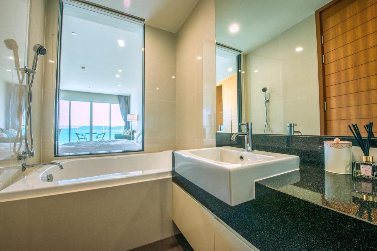 Movenpick Residences Pattaya With Ocean View Na Chom Thian Esterno foto