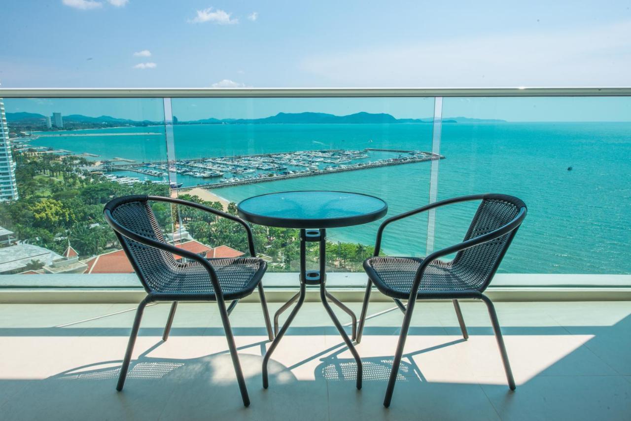Movenpick Residences Pattaya With Ocean View Na Chom Thian Esterno foto